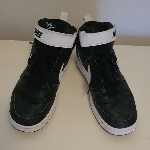 Nike Black and White High-Top Shoes - Picture 6 of 6